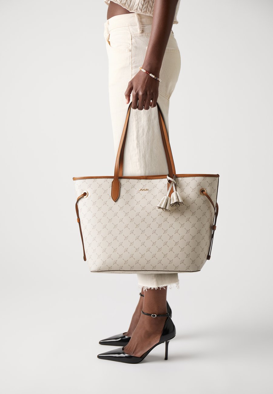 Сумка-шоппер JOOP! CORTINA LARA SET, Offwhite/Off-White
Сумка-шоппер JOOP! CORTINA LARA SET, Offwhite/Off-White