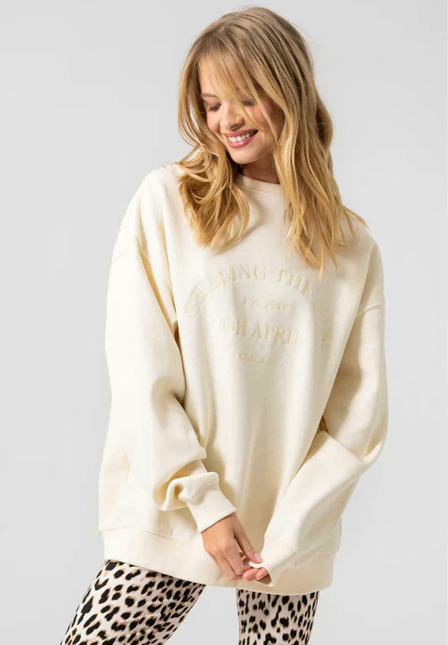 Толстовка OH APRIL OV CHASING, Soft Sand/Sand
Толстовка OH APRIL OV CHASING, Soft Sand/Sand