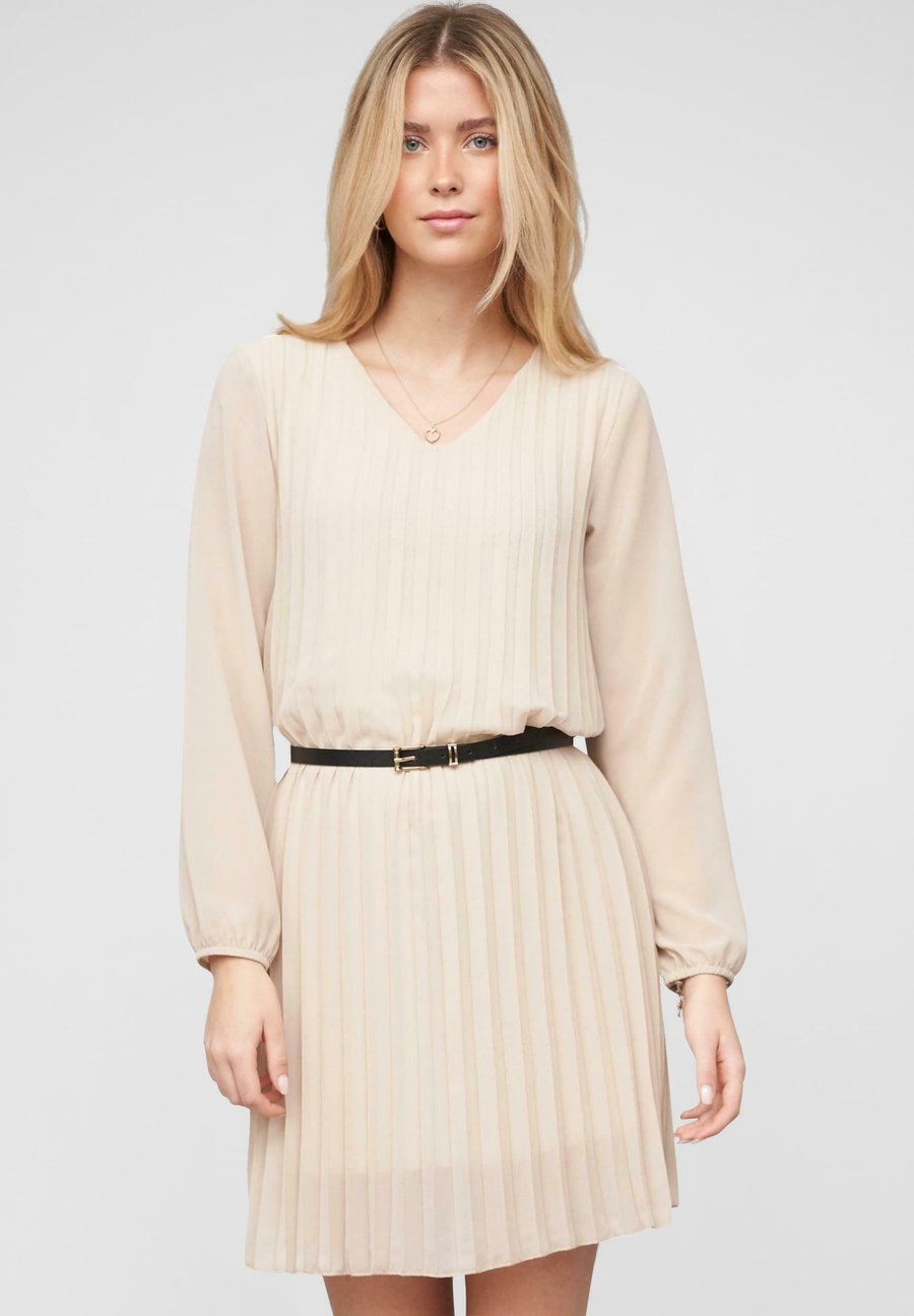Платье Cloud 5ive PLEATED WITH BELT, Beige
Платье Cloud 5ive PLEATED WITH BELT, Beige