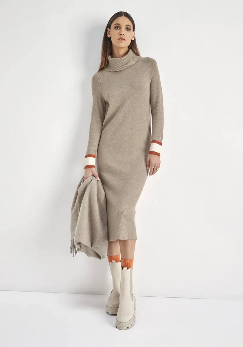 HECHTER PARIS трикотажное платье с полосками на рукавах, цвет Sand Melange
HECHTER PARIS трикотажное платье с полосками на рукавах, цвет Sand Melange