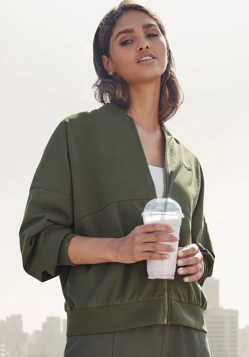 Толстовка FCUK с воротником и молнией во всю длину, хаки
Толстовка FCUK с воротником и молнией во всю длину, хаки