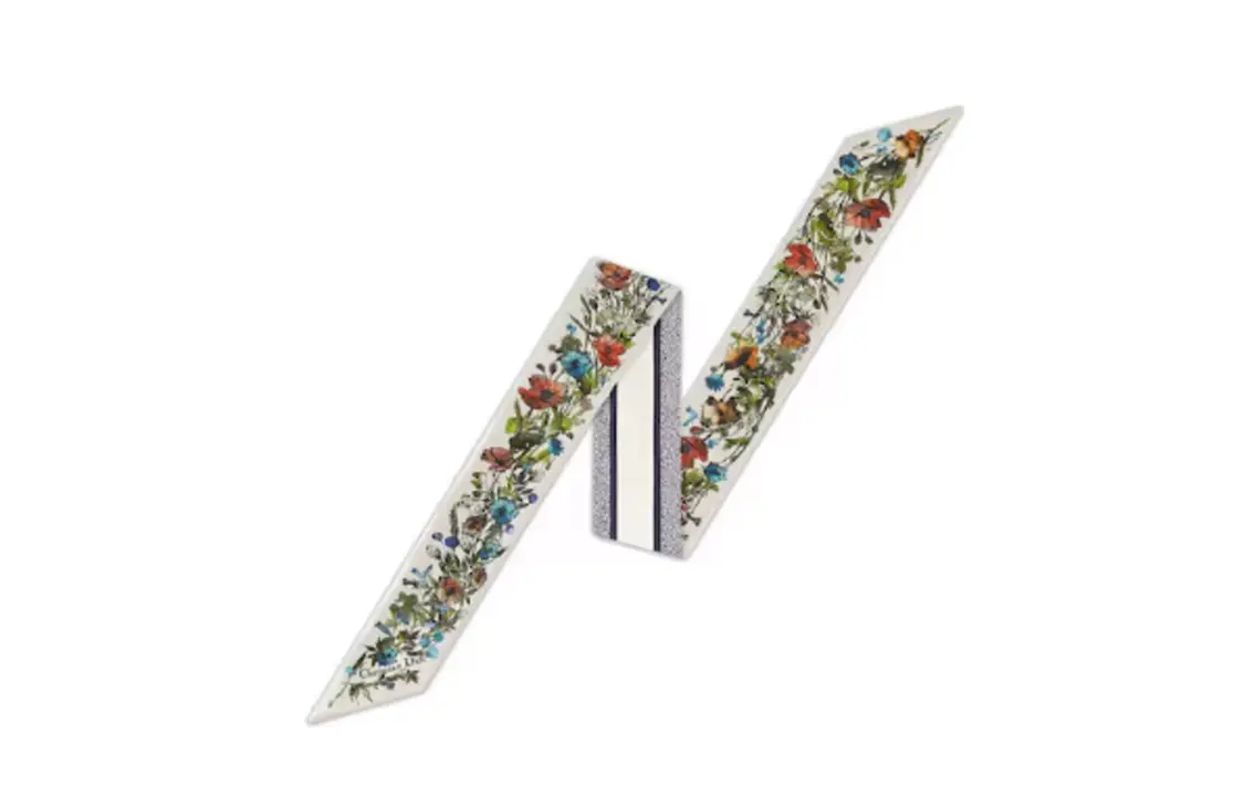 DIOR Шелковые шарфы для женщин Multicolor
DIOR Шелковые шарфы для женщин Multicolor