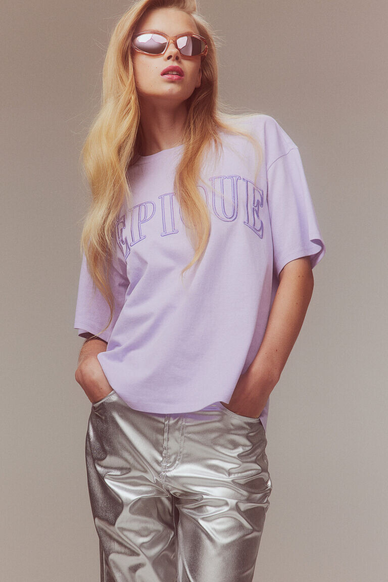 Футболка оверсайз с принтом H&M, фиолетовый
Футболка оверсайз с принтом H&M, фиолетовый