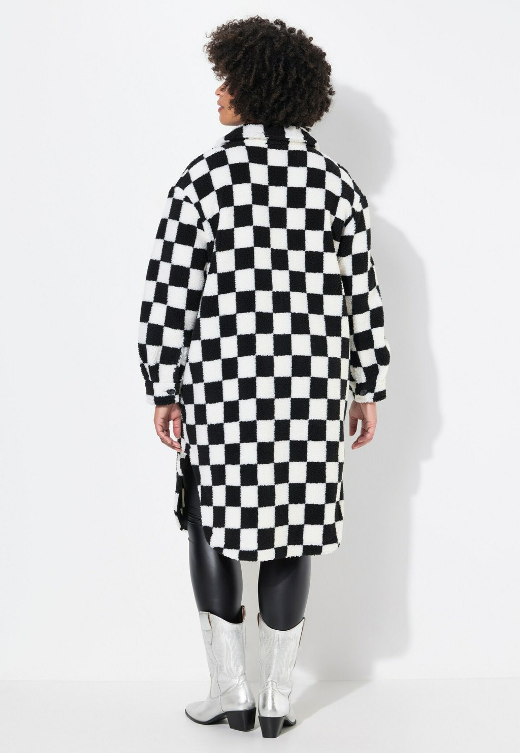 Классическое пальто PLUSH TEDDY Angel of Style, черный
Классическое пальто PLUSH TEDDY Angel of Style, черный