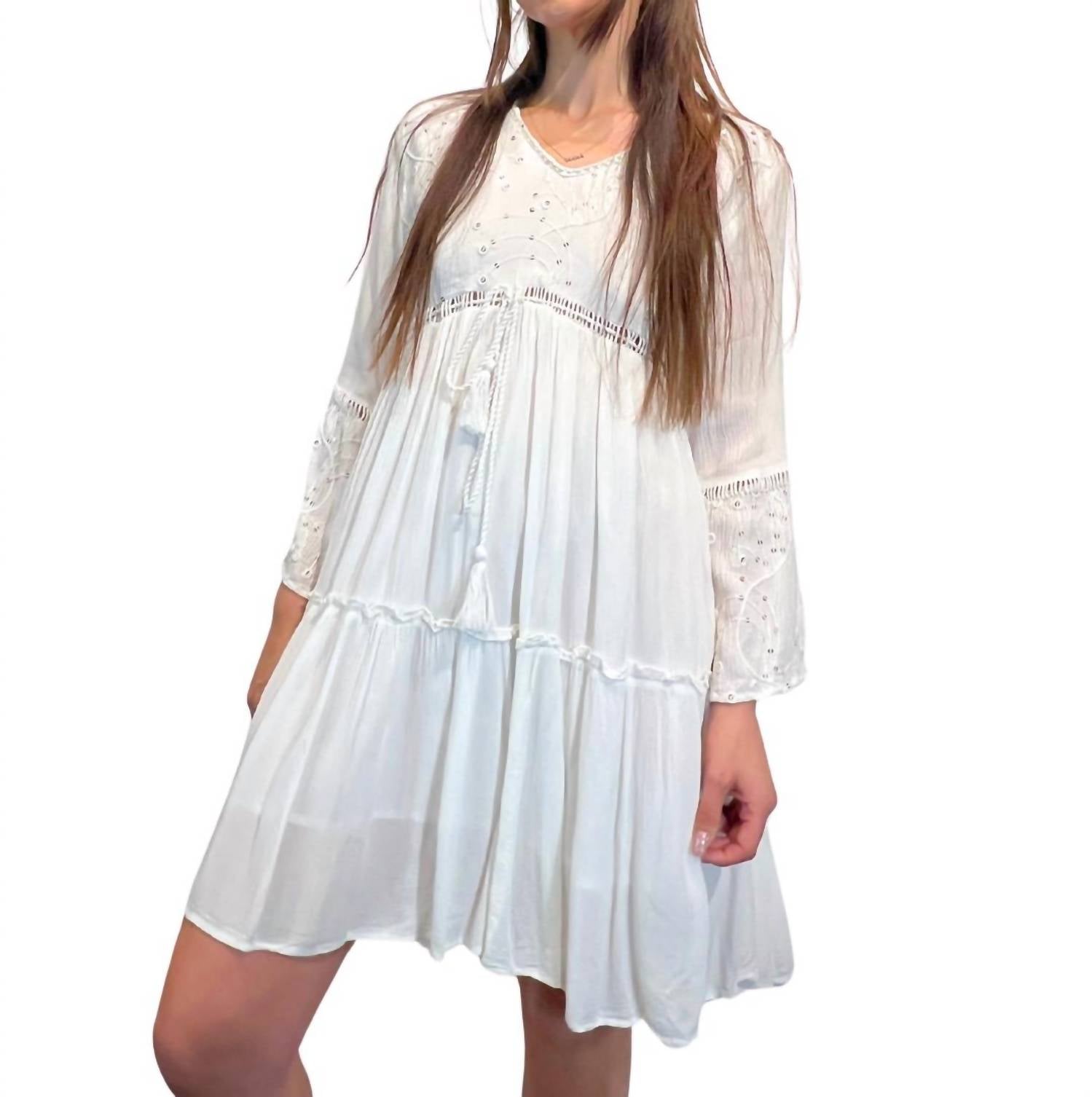 Однотонное мини-платье с узором в белом цвете Paani, белый
Однотонное мини-платье с узором в белом цвете Paani, белый