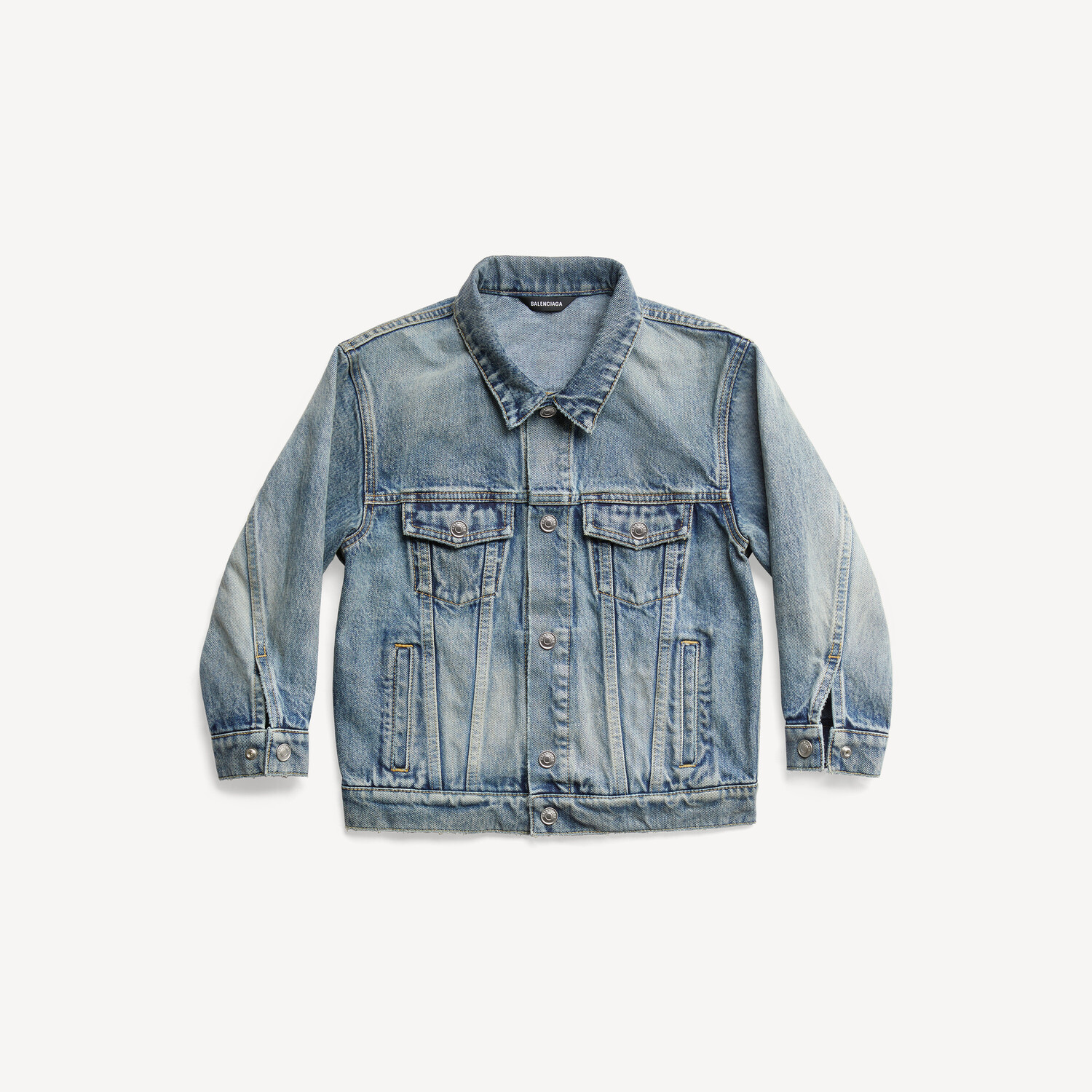 BALENCIAGA Детская удлиненная куртка Political Campaign светло-голубого цвета
BALENCIAGA Детская удлиненная куртка Political Campaign светло-голубого цвета