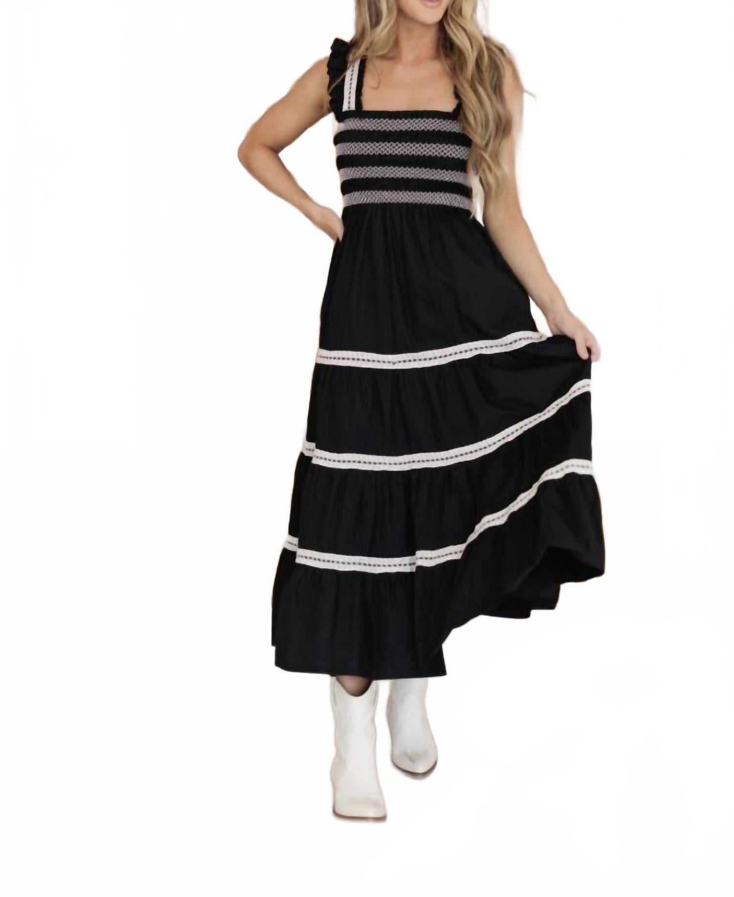 Современное платье с ярусами в черном цвете In The Beginning
Современное платье с ярусами в черном цвете In The Beginning