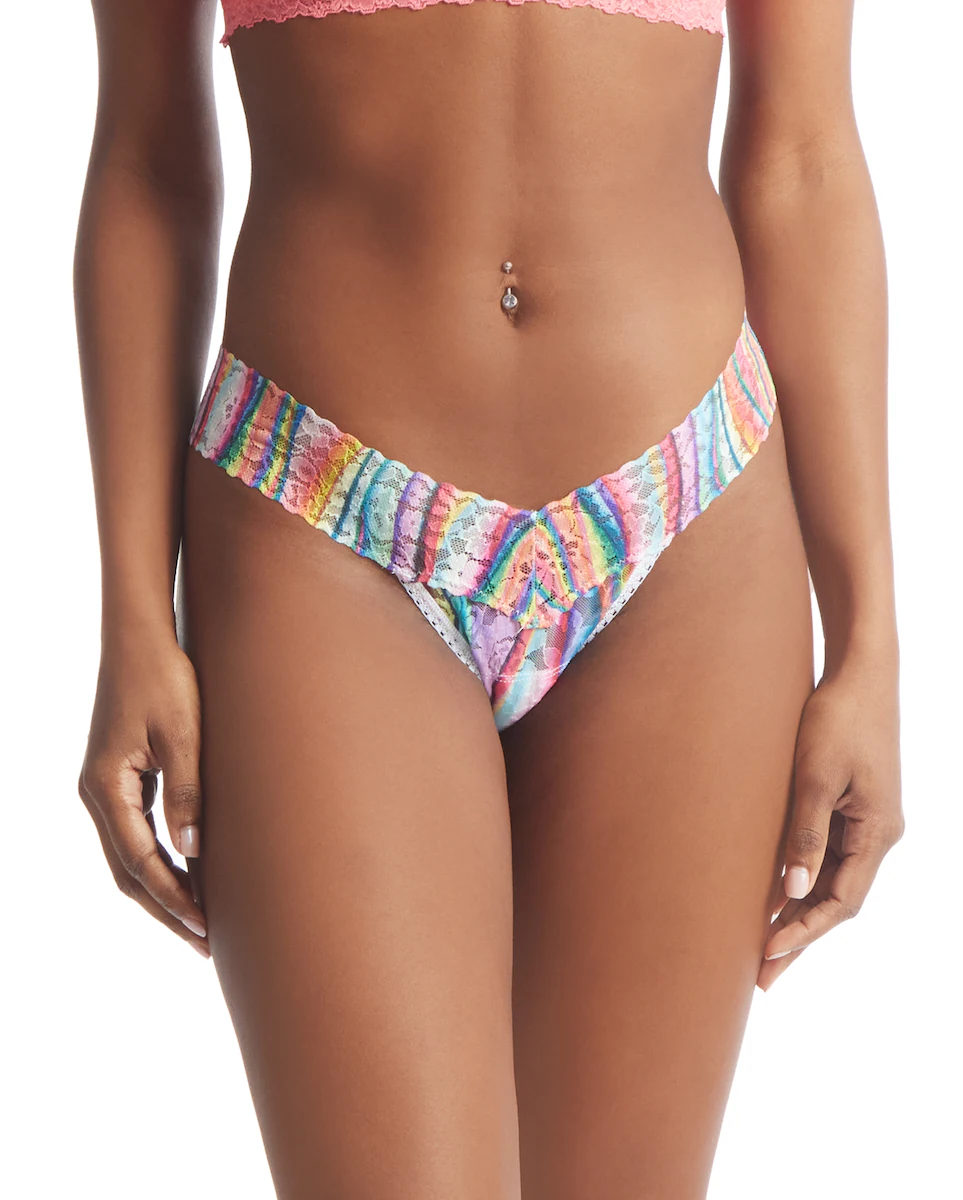 V-образные кружевные стринги с низкой посадкой Hanky Panky, многоцветный
V-образные кружевные стринги с низкой посадкой Hanky Panky, многоцветный