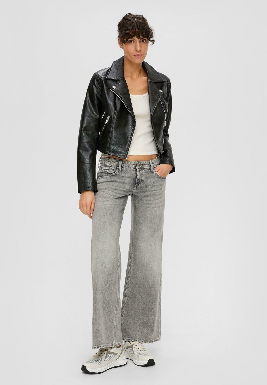 Базовая футболка MIT TIEFEM RUNDHALSAUSSCHNITT QS, кремовый
Базовая футболка MIT TIEFEM RUNDHALSAUSSCHNITT QS, кремовый