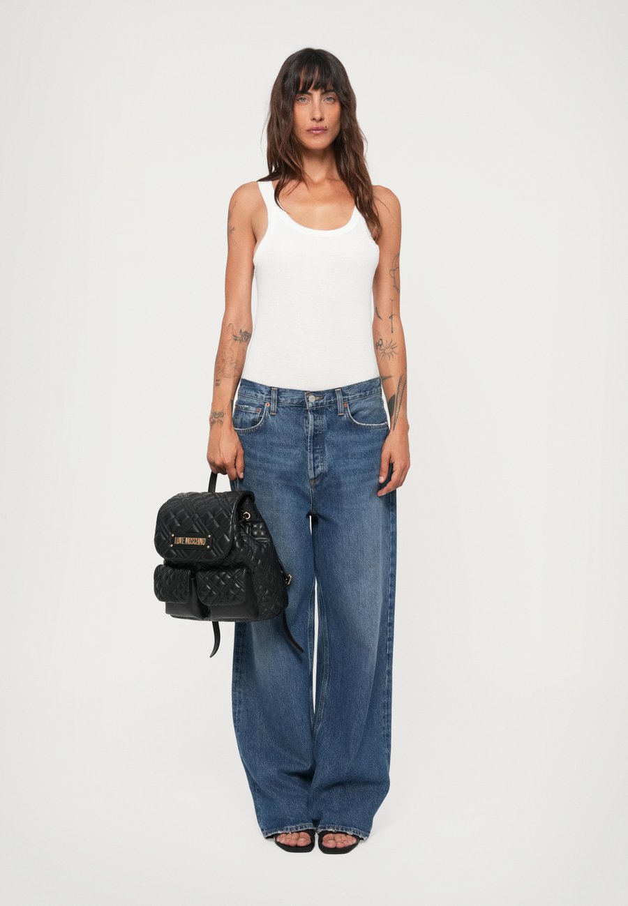 Рюкзак Love Moschino QUILTED BAG, Black
Рюкзак Love Moschino QUILTED BAG, Black