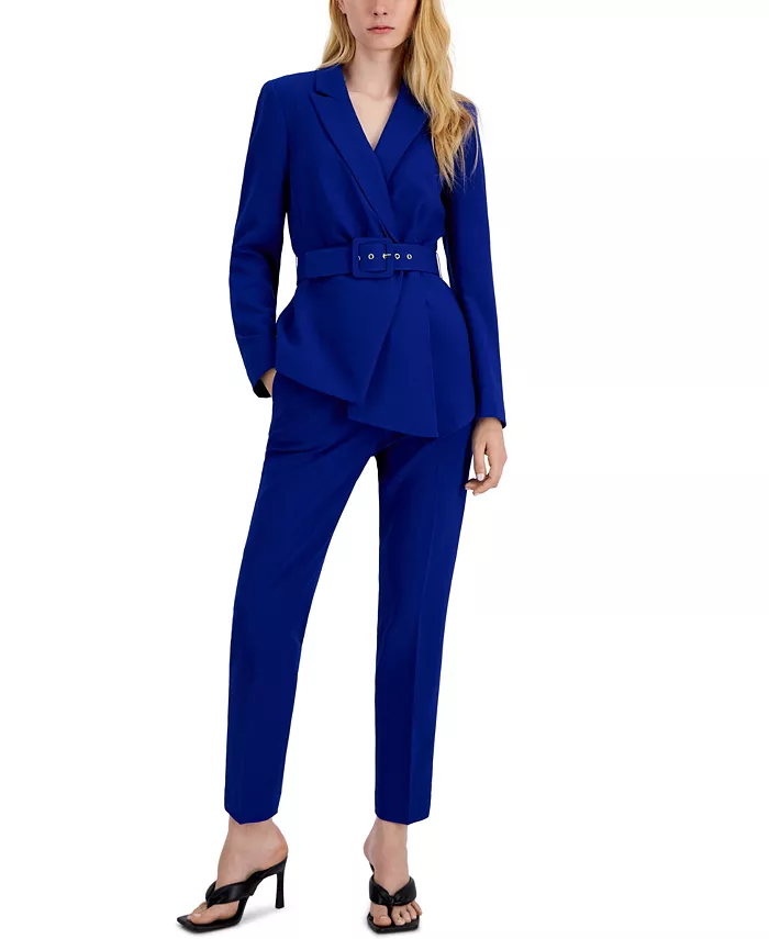 Женский комплект с асимметричным жакетом на поясе и брюками slim-fit Tahari Asl, синий
Женский комплект с асимметричным жакетом на поясе и брюками slim-fit Tahari Asl, синий