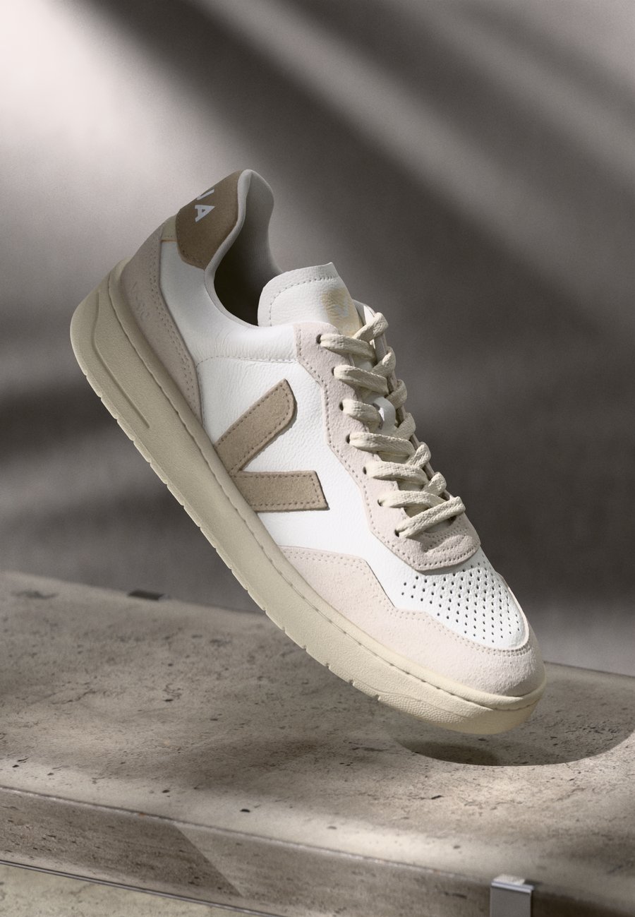 Кроссовки Veja V 90, White/Taupe/White
Кроссовки Veja V 90, White/Taupe/White