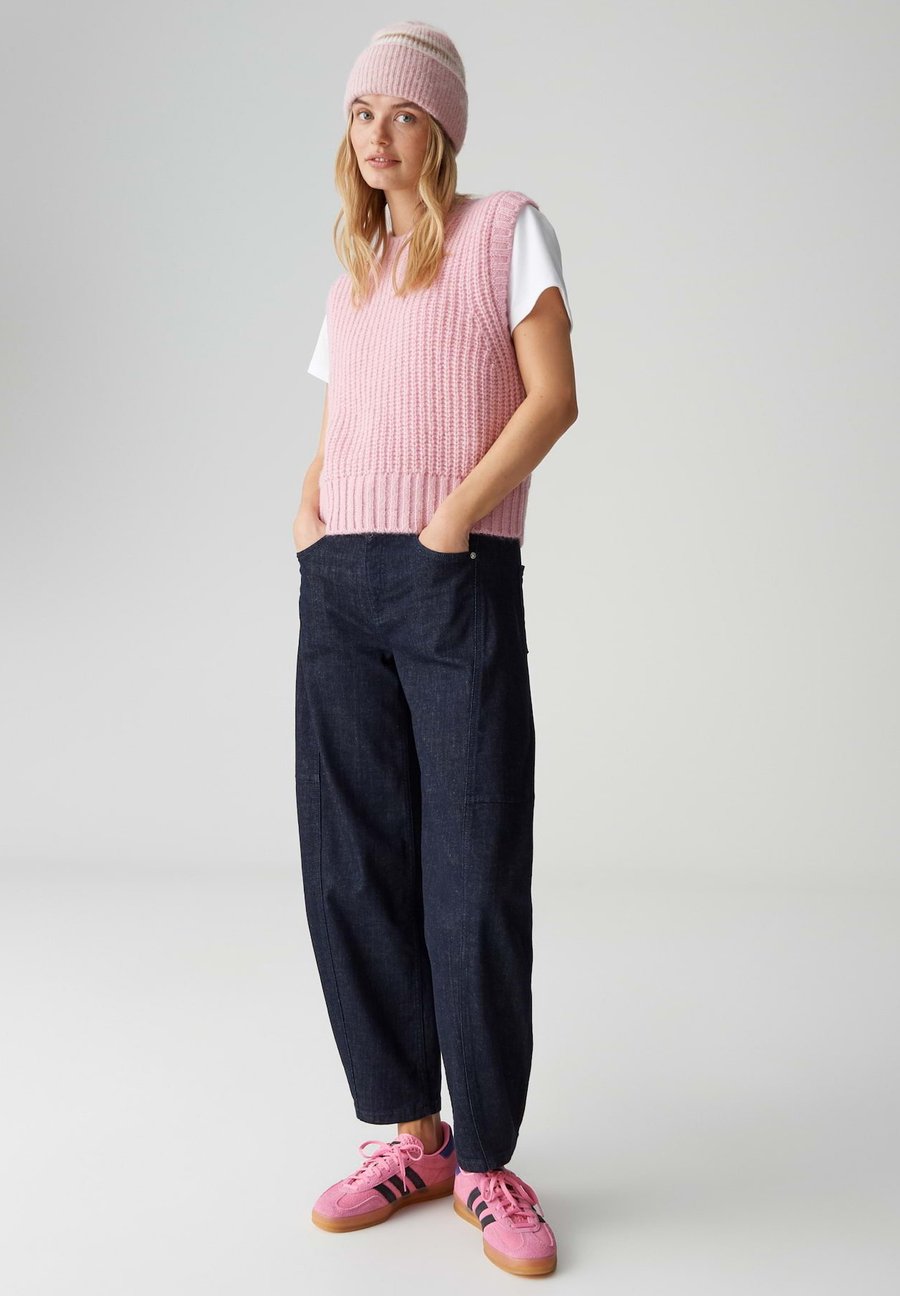 Шапка OPUS SOFT TOUCH STRIPED, Coral Blush/Coral
Шапка OPUS SOFT TOUCH STRIPED, Coral Blush/Coral