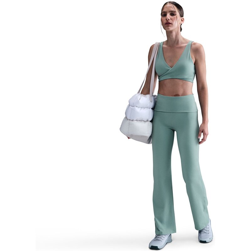 Спортивные брюки с высокой талией и отворотами. Nike, цвет cannon
Спортивные брюки с высокой талией и отворотами. Nike, цвет cannon