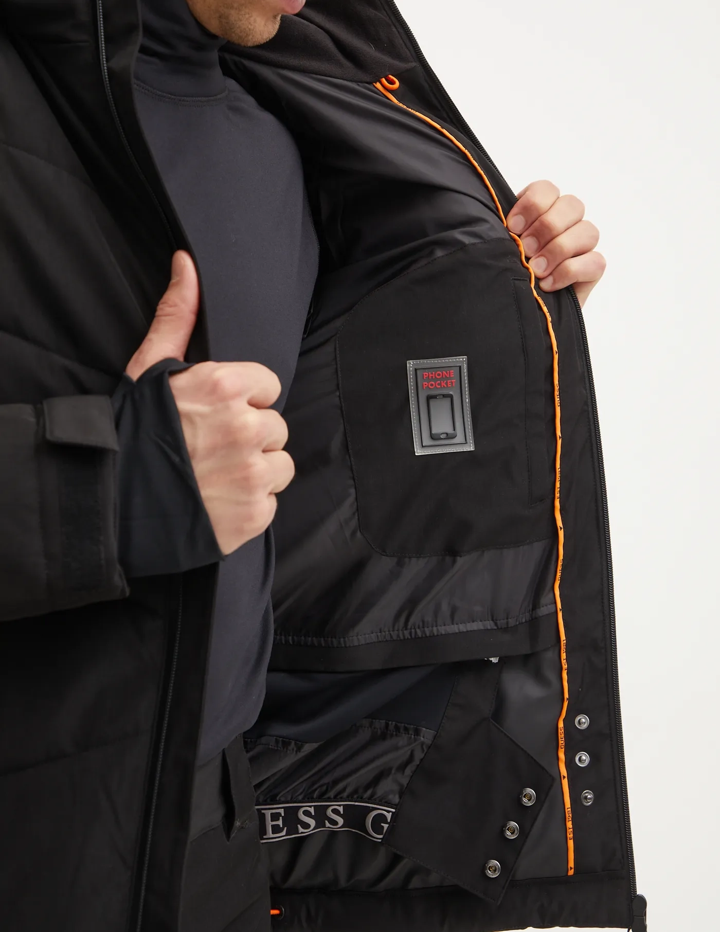 Лыжная куртка Guess, черный
Лыжная куртка Guess, черный