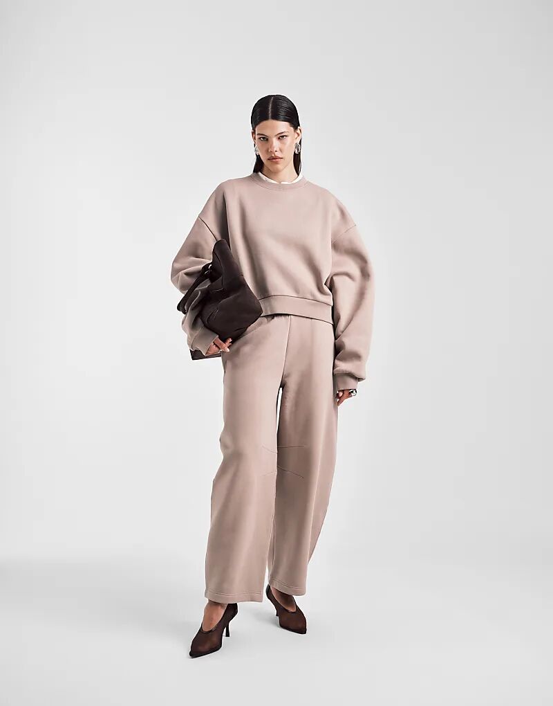 Спортивные брюки ASOS DESIGN с защипом и лифом в цвете мокко-тауп
Спортивные брюки ASOS DESIGN с защипом и лифом в цвете мокко-тауп
