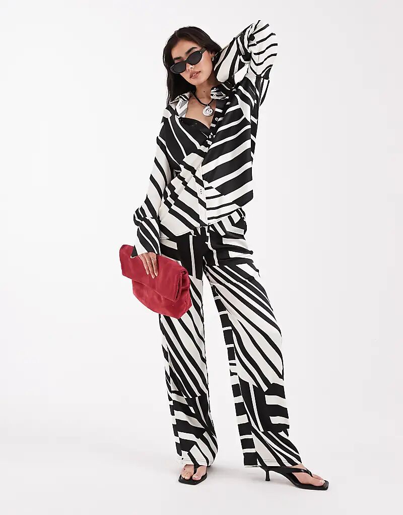 Широкие брюки 4th & Reckless из сатина с черно-белым принтом
Широкие брюки 4th & Reckless из сатина с черно-белым принтом