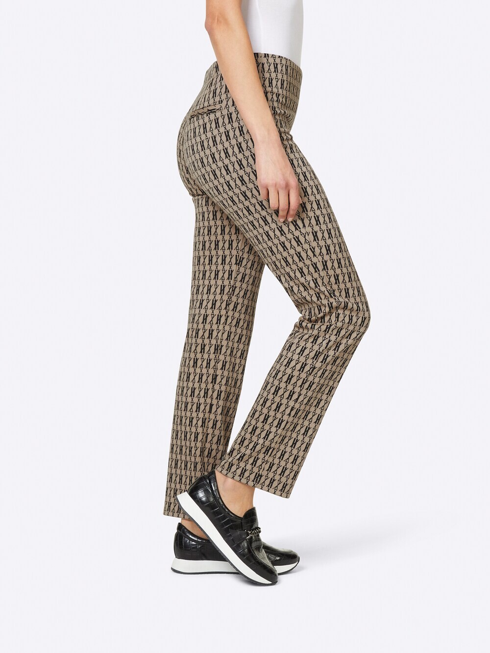 Обычные брюки Heine, бежевый
Обычные брюки Heine, бежевый