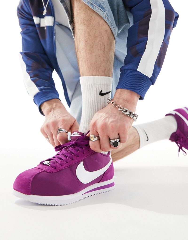 Бело-фиолетовые нейлоновые кроссовки Nike Cortez, Фиолетовый, Бело-фиолетовые нейлоновые кроссовки Nike Cortez
Бело-фиолетовые нейлоновые кроссовки Nike Cortez, Фиолетовый, Бело-фиолетовые нейлоновые кроссовки Nike Cortez