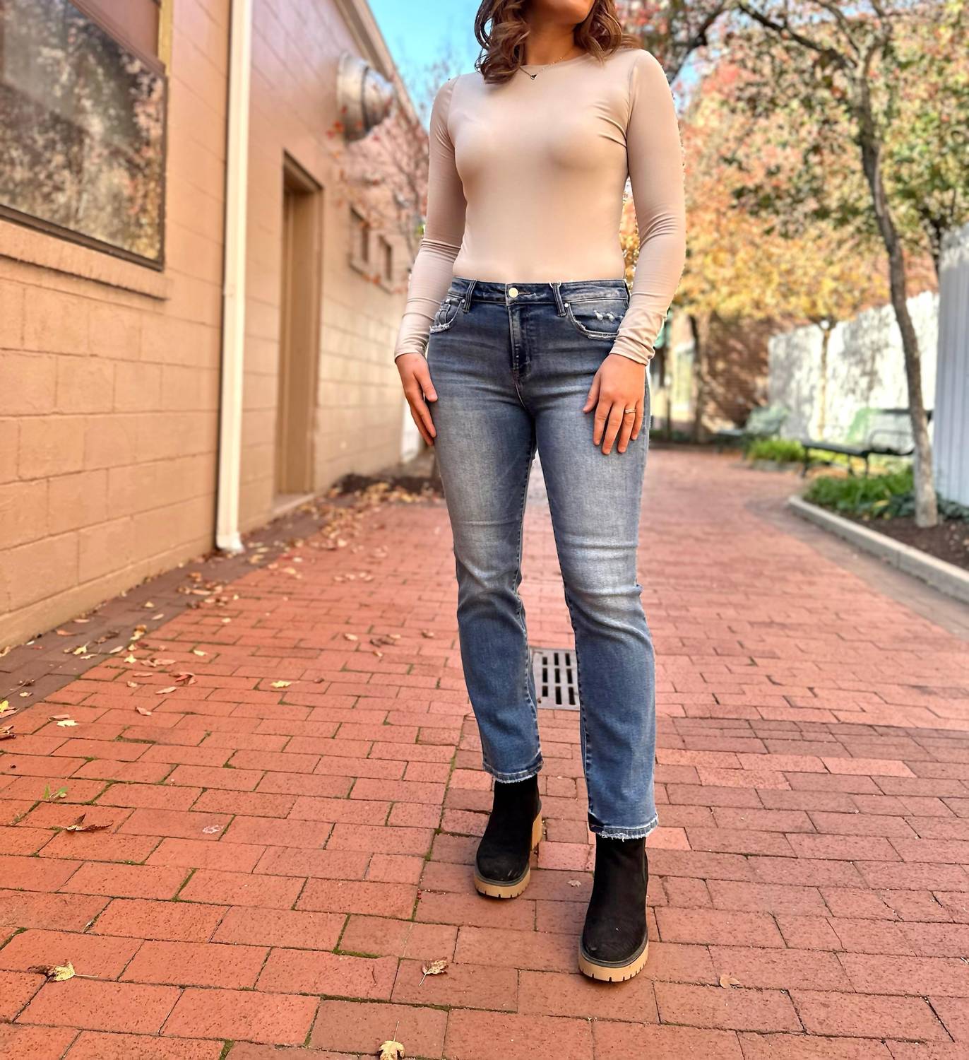 Эйлдер джинсы прямого кроя с заниженной талией голубые RISEN 
Эйлдер джинсы прямого кроя с заниженной талией голубые RISEN