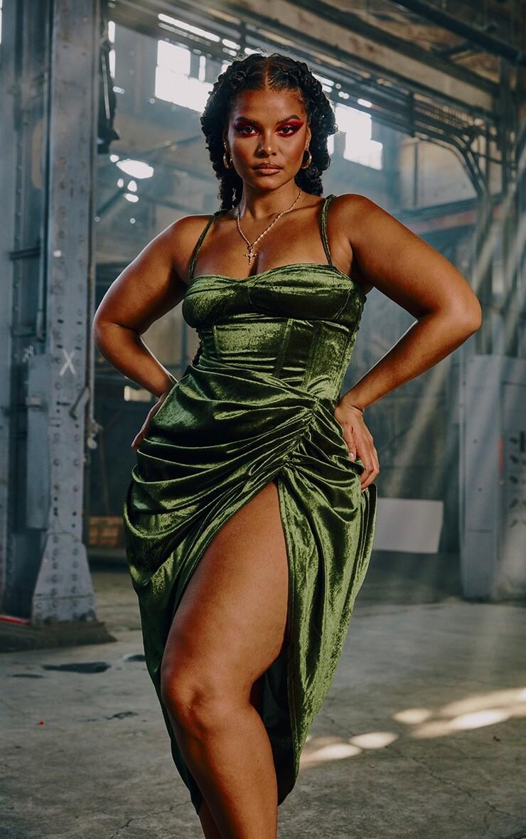 PrettyLittleThing Корсетный топ Plus с бархатной структурой цвета хаки
PrettyLittleThing Корсетный топ Plus с бархатной структурой цвета хаки