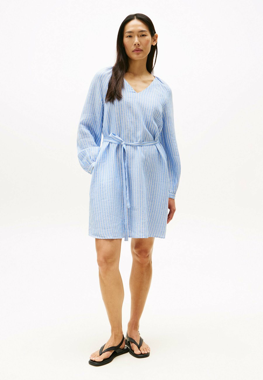 Платье Tommy Hilfiger V-NECK MINI, Multiple Stp Blue Spell/Blue
Платье Tommy Hilfiger V-NECK MINI, Multiple Stp Blue Spell/Blue
