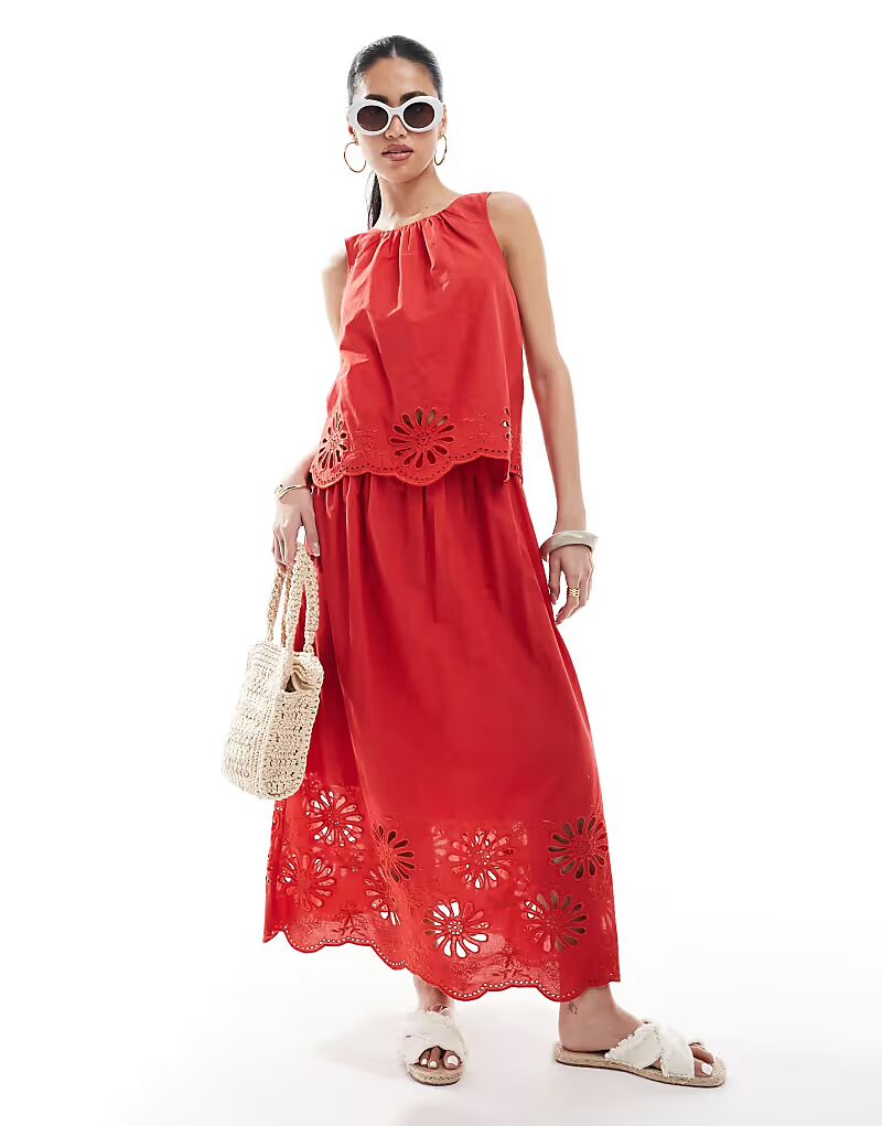 Юбка миди с вышитым подолом New Look красного цвета
Юбка миди с вышитым подолом New Look красного цвета