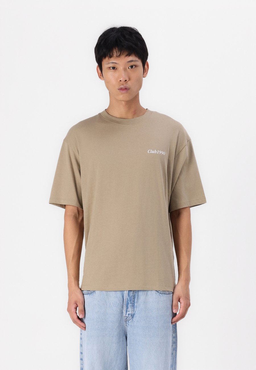 Футболка Jack & Jones JJEBRADLEY TEE O-NECK , Coriander/Brown, Коричневый, Футболка Jack & Jones JJEBRADLEY TEE O-NECK , Coriander/Brown
Футболка Jack & Jones JJEBRADLEY TEE O-NECK , Coriander/Brown, Коричневый, Футболка Jack & Jones JJEBRADLEY TEE O-NECK , Coriander/Brown