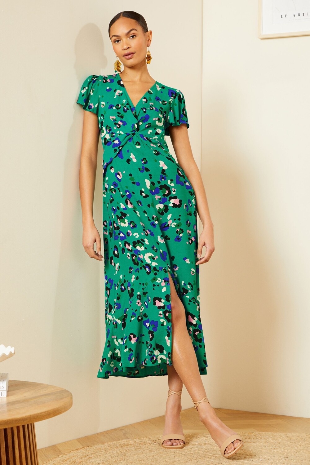 Платье миди с декоративным закрученным V-образным вырезом и разрезом спереди Love & Roses, зеленый
Платье миди с декоративным закрученным V-образным вырезом и разрезом спереди Love & Roses, зеленый