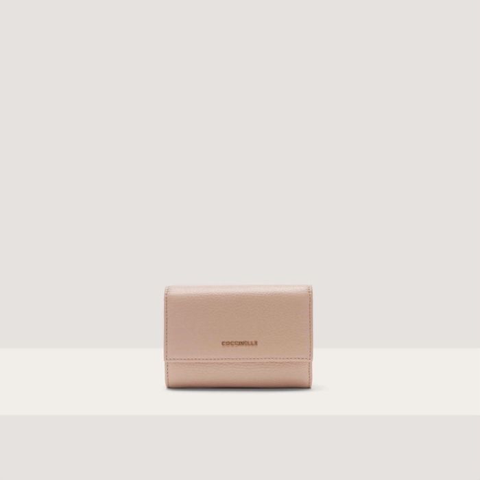 Кошелек Coccinelle Metallic Soft, цвет Rosette
Кошелек Coccinelle Metallic Soft, цвет Rosette