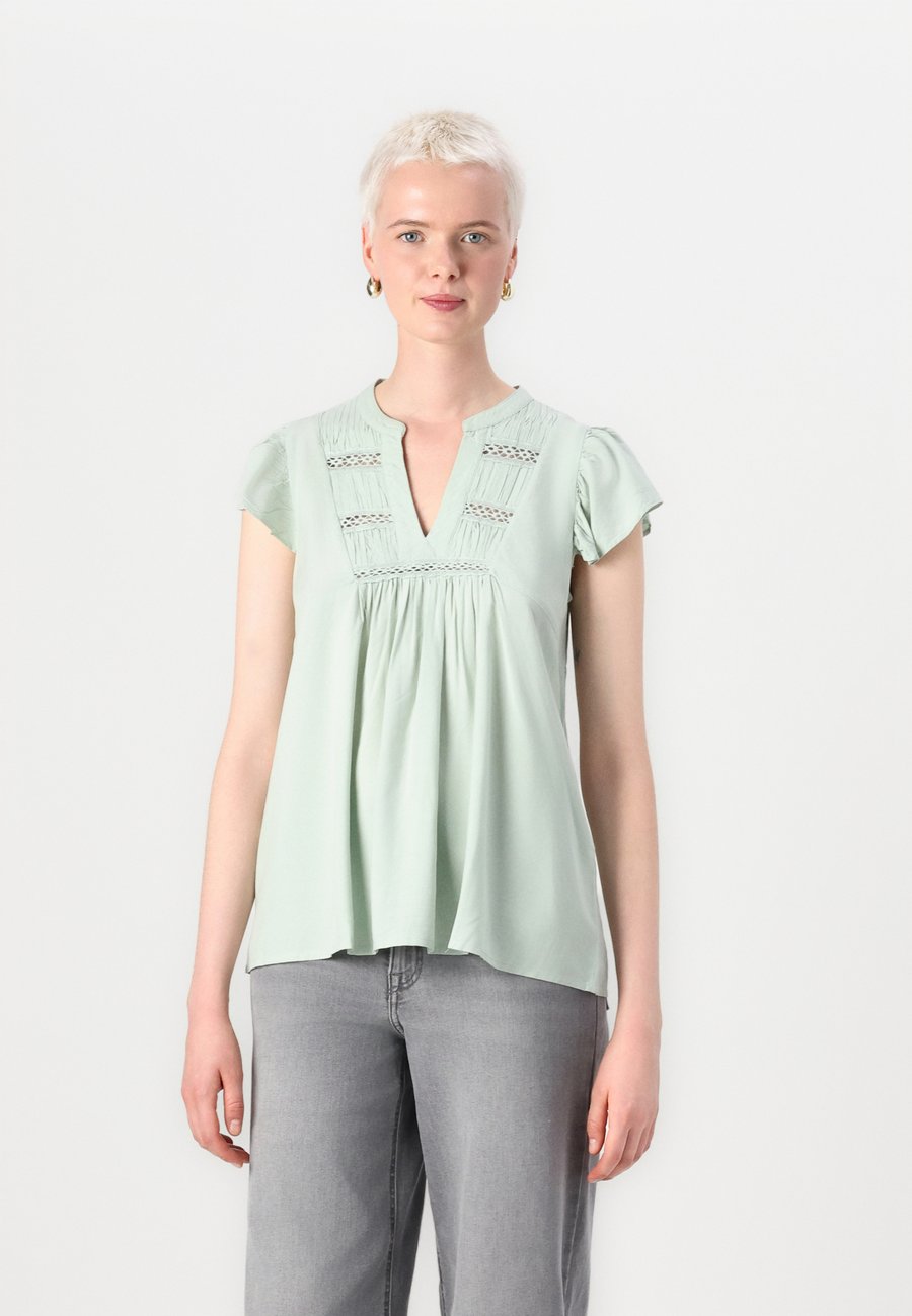 Блуза VILA VIVISIA V NECK PLEATED, Silt Green/Green
Блуза VILA VIVISIA V NECK PLEATED, Silt Green/Green