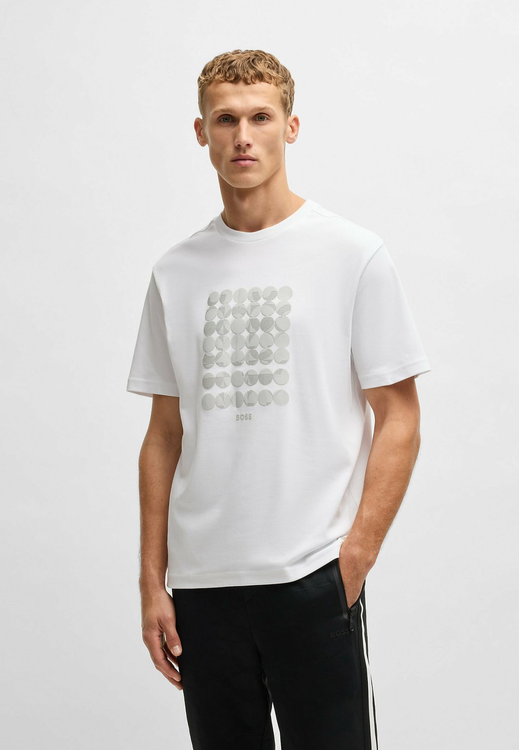 Футболка с принтом STRIPED BOSS, белый 
Футболка с принтом STRIPED BOSS, белый