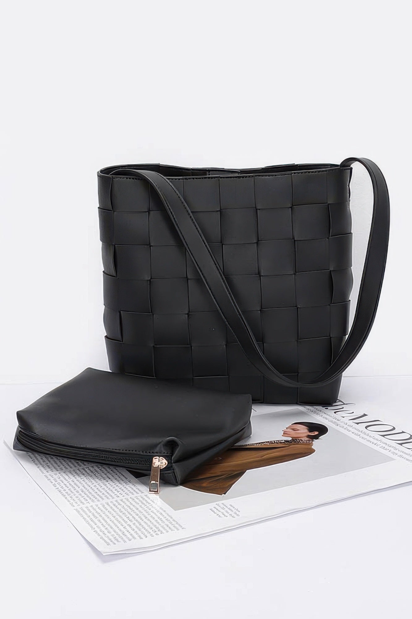 Искусственная кожаная плетеная сумка через плечо с мешочком FASHNZFAB, черный
Искусственная кожаная плетеная сумка через плечо с мешочком FASHNZFAB, черный