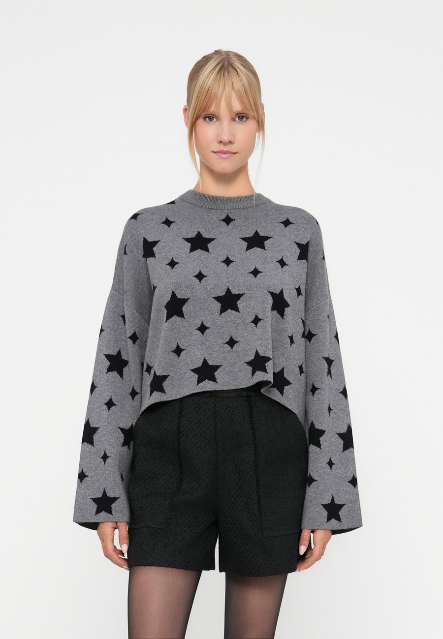 Джемпер Noisy May SHYLA O-NECK, Charcoal Gray Pattern:Black Stars/Grey
Джемпер Noisy May SHYLA O-NECK, Charcoal Gray Pattern:Black Stars/Grey