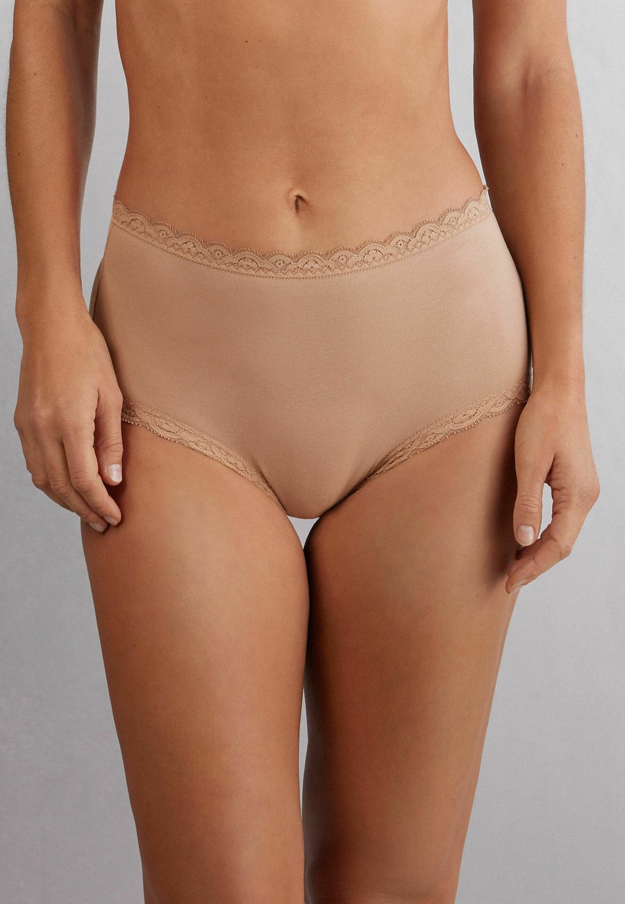 Брифы Intimissimi Briefs, Natural/Tan
Брифы Intimissimi Briefs, Natural/Tan