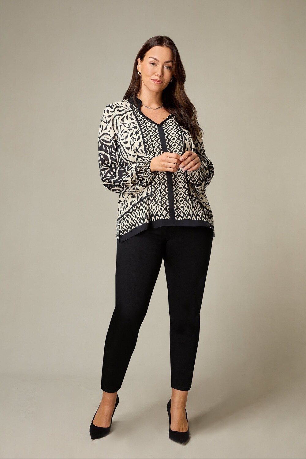 Джинсы миниатюрного кроя с изгибом Live Unlimited, черный
Джинсы миниатюрного кроя с изгибом Live Unlimited, черный