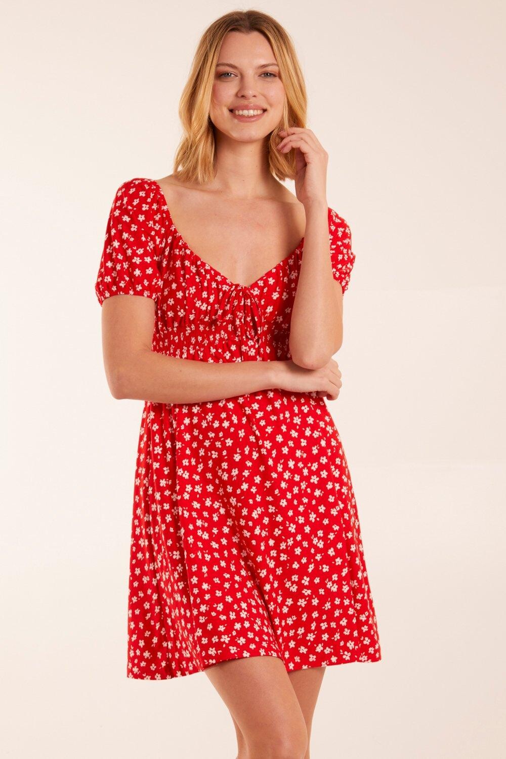 Мини-платье с цветочным принтом и вырезом в форме сердца Blue Vanilla, красный
Мини-платье с цветочным принтом и вырезом в форме сердца Blue Vanilla, красный