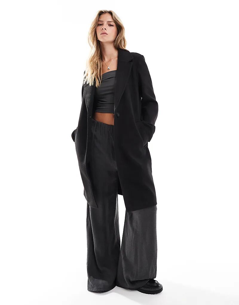 Мягкое на ощупь пальто Stradivarius на пуговицах черного цвета
Мягкое на ощупь пальто Stradivarius на пуговицах черного цвета