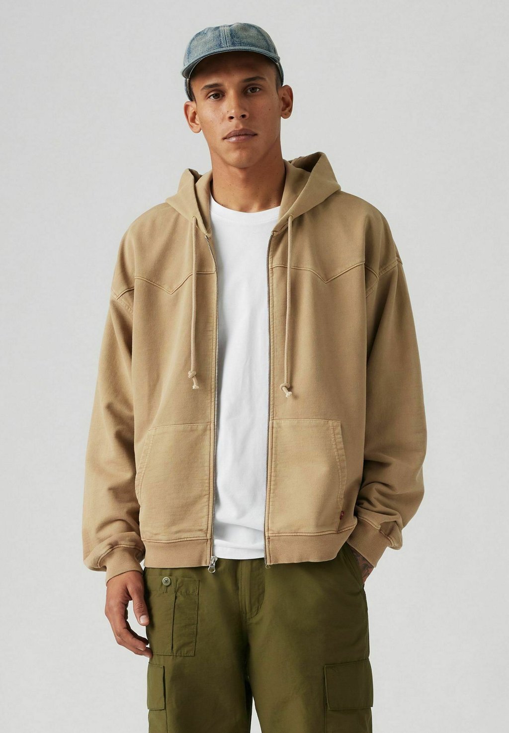 Толстовка на молнии LOWELL WESTERN FULL ZIP SWEATSHIRT Levi's, цвет Garment Dye Dark
Толстовка на молнии LOWELL WESTERN FULL ZIP SWEATSHIRT Levi's, цвет Garment Dye Dark