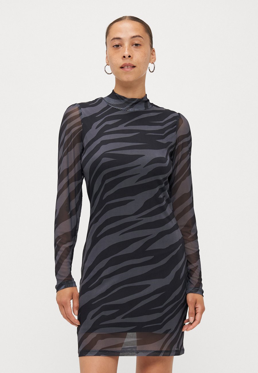 Платье ONLY Petite ONLERICA LIFE HIGHNECK DRESS, Magnet/Dark Grey
Платье ONLY Petite ONLERICA LIFE HIGHNECK DRESS, Magnet/Dark Grey