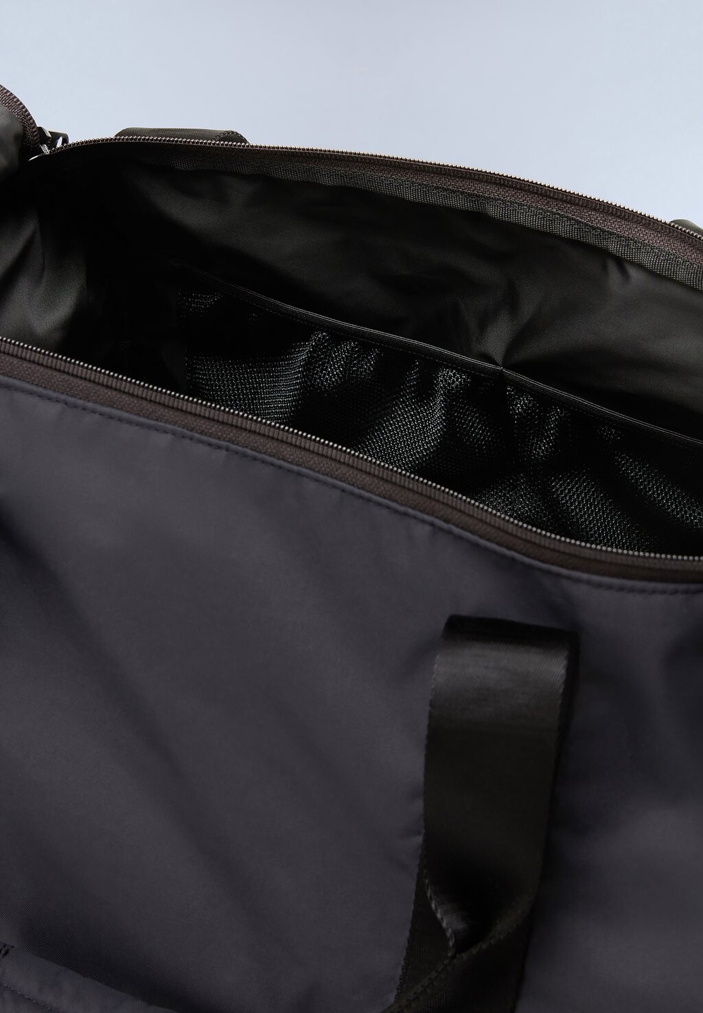 Дорожная сумка NP0A4HXS Napapijri, черный
Дорожная сумка NP0A4HXS Napapijri, черный