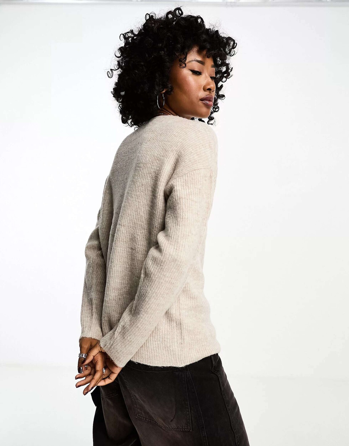 Свитер с v-образным вырезом цвета каменного мергеля ONLY
Свитер с v-образным вырезом цвета каменного мергеля ONLY