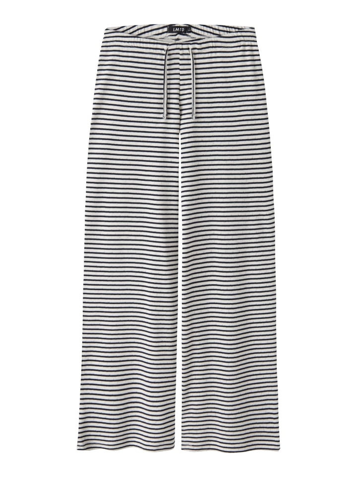 Брюки в темно-синем пиджаке name it
Брюки в темно-синем пиджаке name it