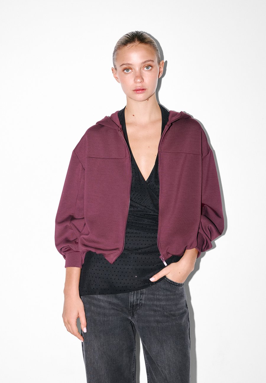 Толстовка PULL&BEAR BALLOON, Bordeaux
Толстовка PULL&BEAR BALLOON, Bordeaux