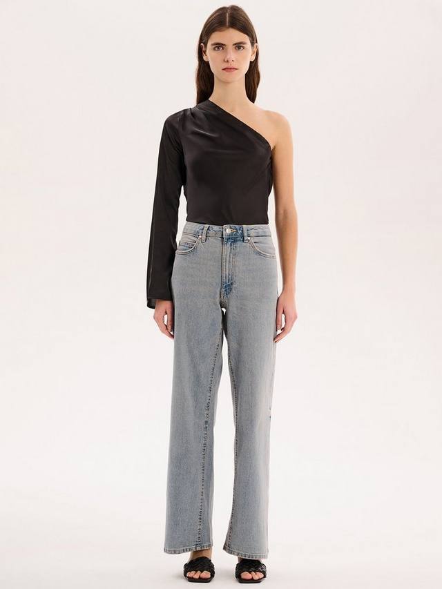 Наталья атласный топ на одно плечо OMNES, черный
Наталья атласный топ на одно плечо OMNES, черный