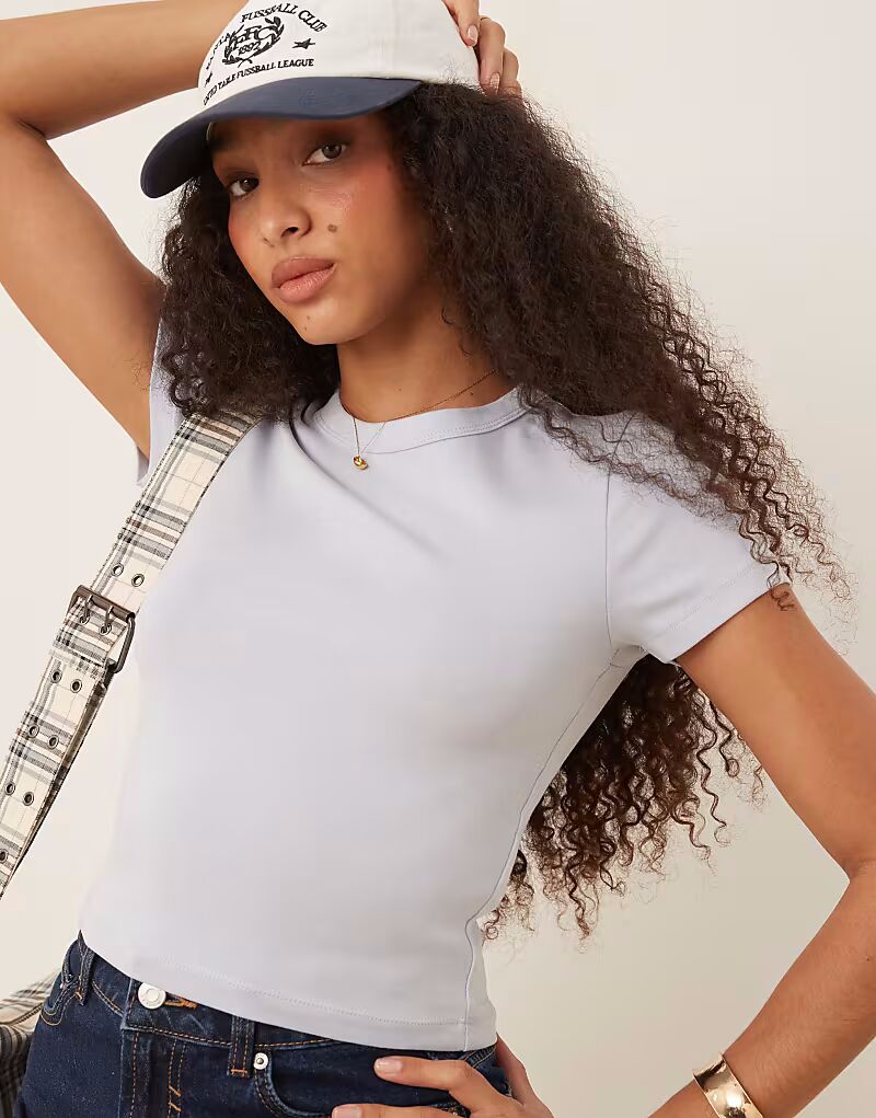 Топ Gina Tricot облегающего кроя с короткими рукавами светло-голубого цвета
Топ Gina Tricot облегающего кроя с короткими рукавами светло-голубого цвета