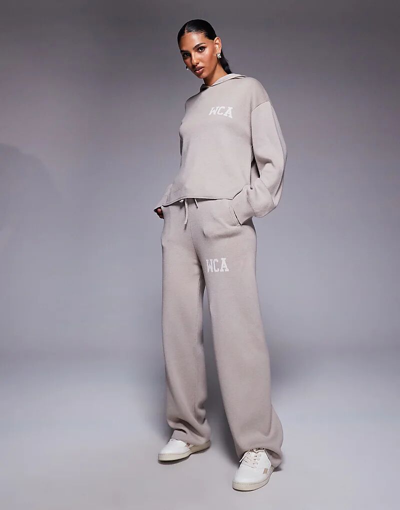 Трикотажные брюки Weekend Collective бежевого цвета с рисунком
Трикотажные брюки Weekend Collective бежевого цвета с рисунком