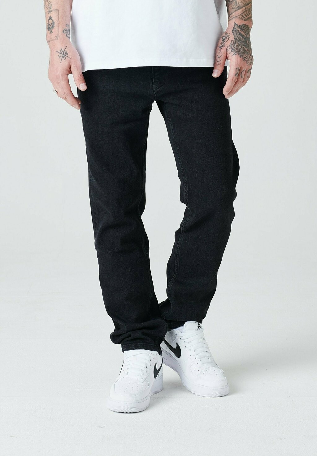 Джинсы прямого кроя 2Y, цвет Black
Джинсы прямого кроя 2Y, цвет Black