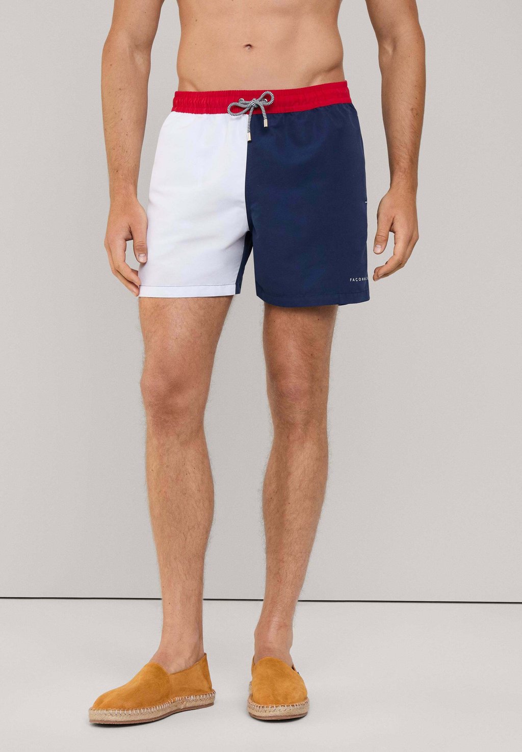 Пляжные шорты COLOUR BLOCK Façonnable, темно-синий
Пляжные шорты COLOUR BLOCK Façonnable, темно-синий