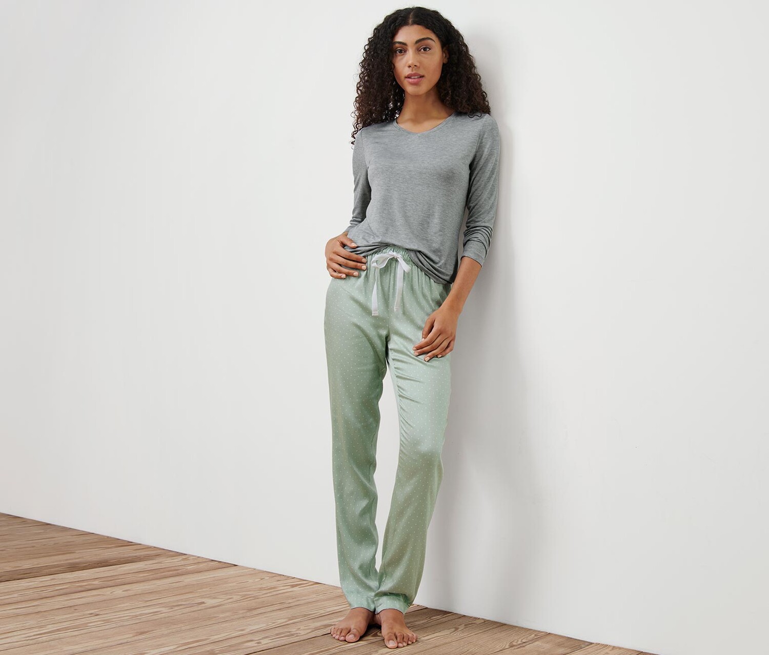 Пижама с ткаными брюками Tchibo, серый топ в крапинку
Пижама с ткаными брюками Tchibo, серый топ в крапинку